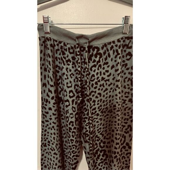 Chaser Cozy Leopard Print Gray Black Knit Pants Size XS - Picture 2 of 10